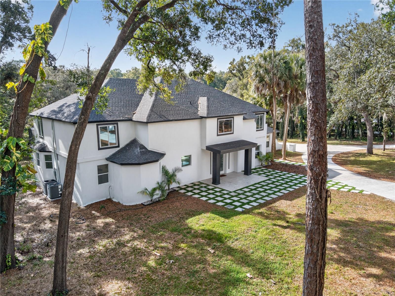 Image 4 of 58 For 305 Sweetwater Club Circle