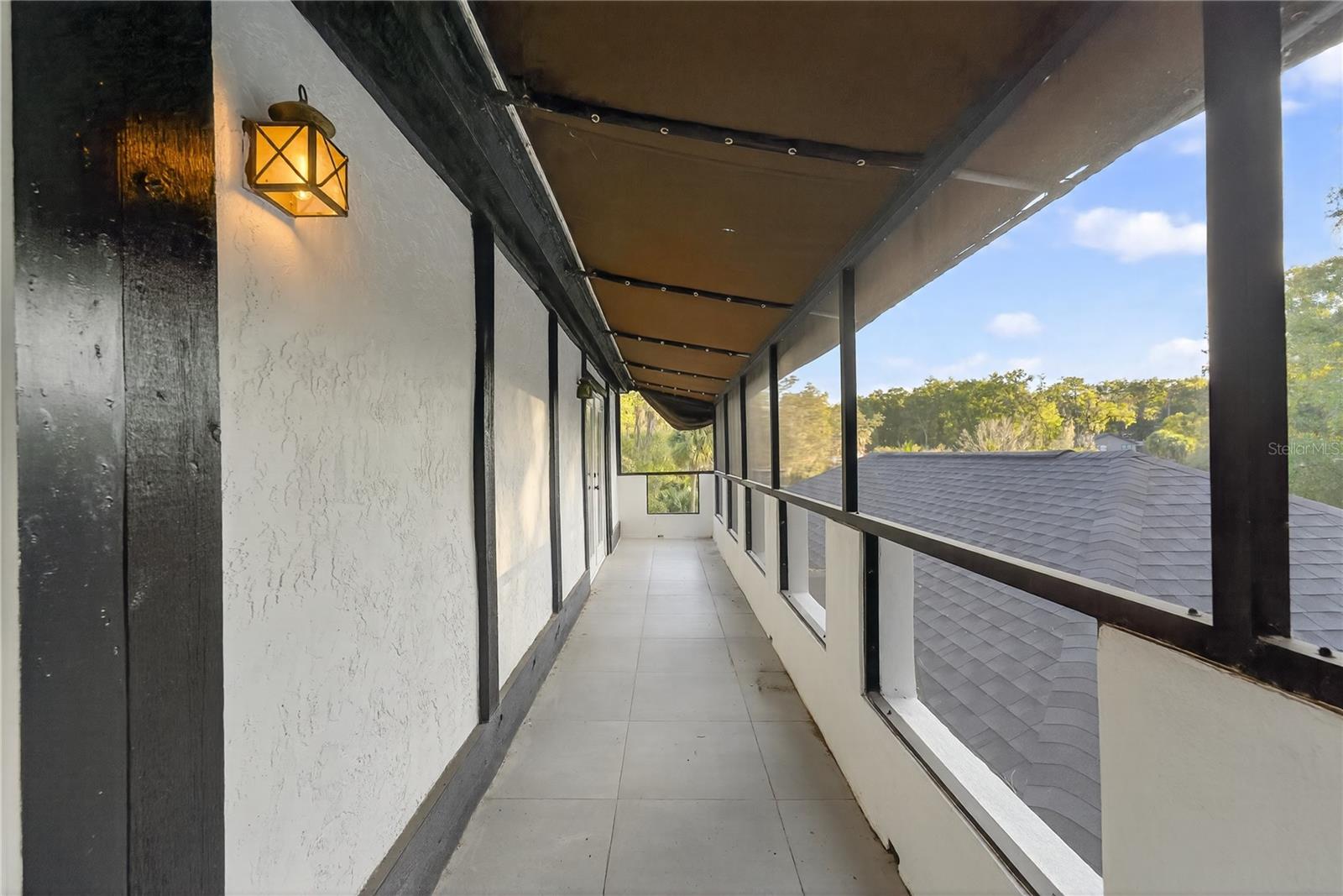 Image 40 of 58 For 305 Sweetwater Club Circle