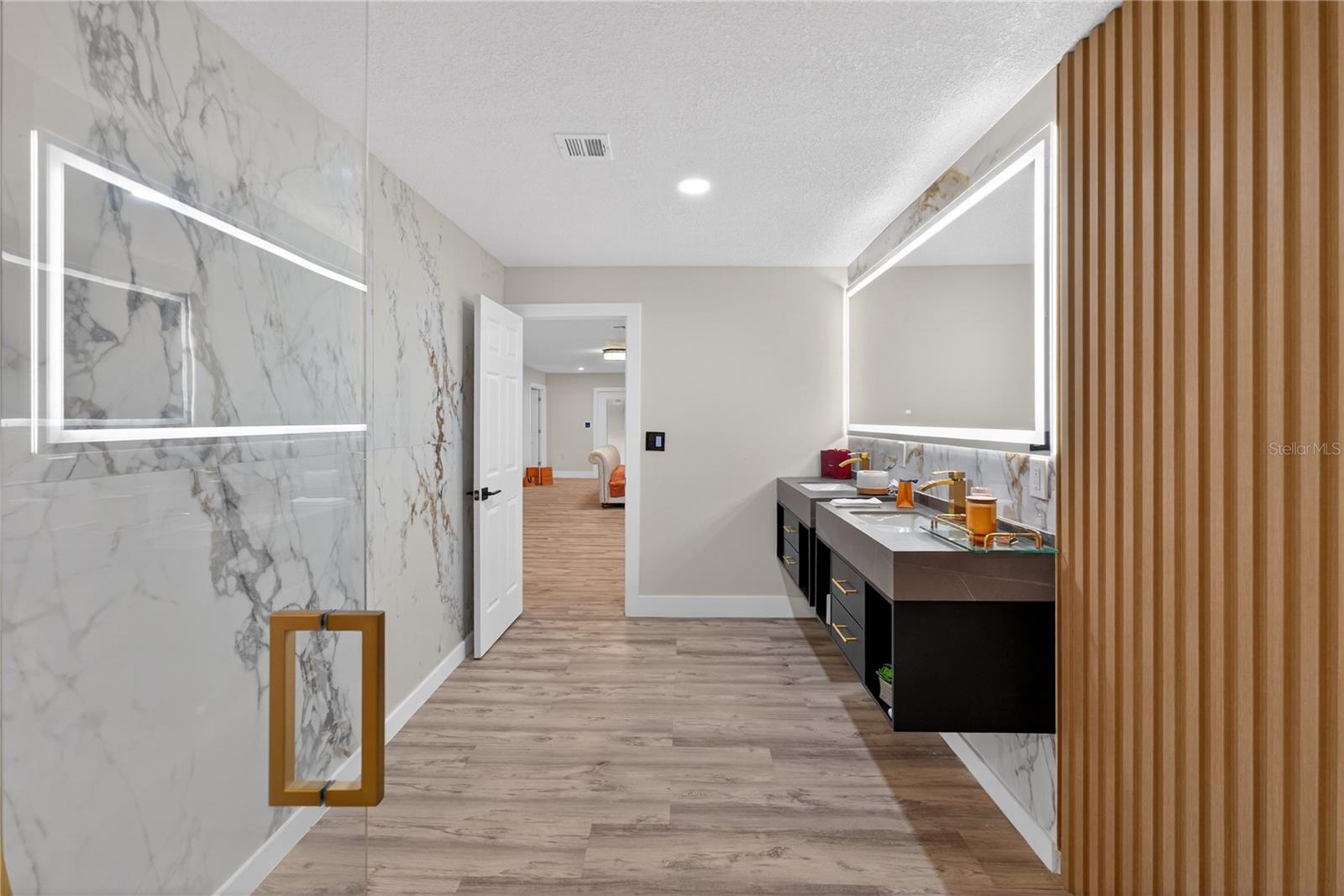 Image 42 of 58 For 305 Sweetwater Club Circle