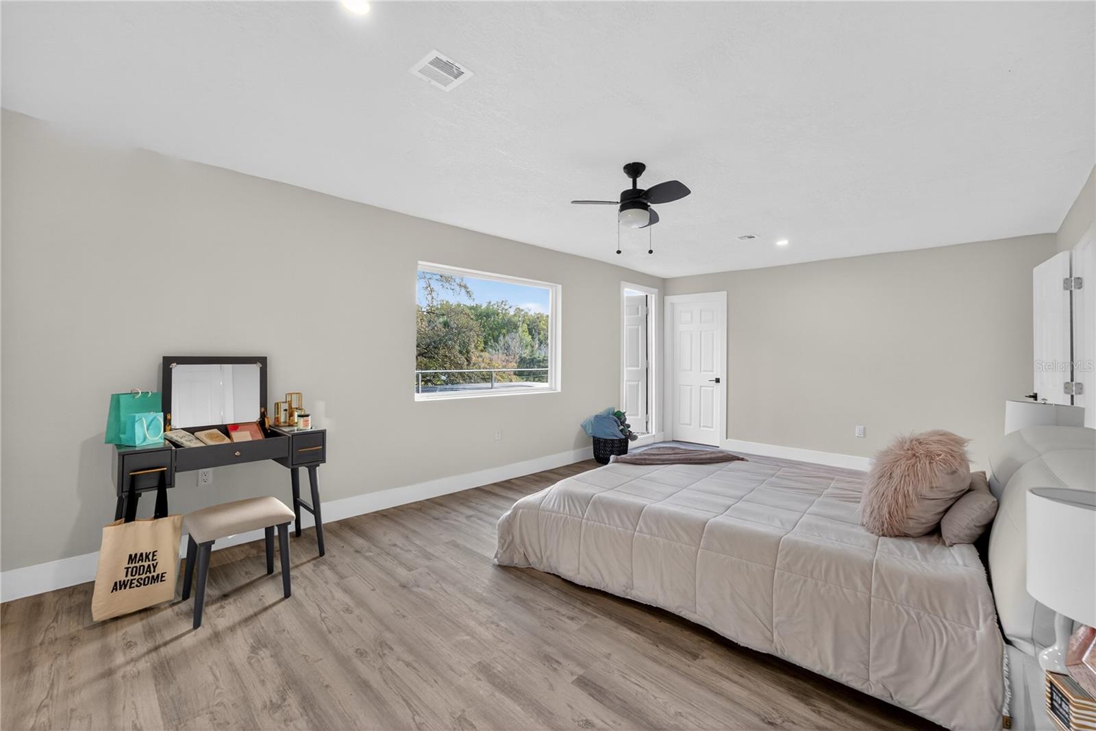 Image 44 of 58 For 305 Sweetwater Club Circle