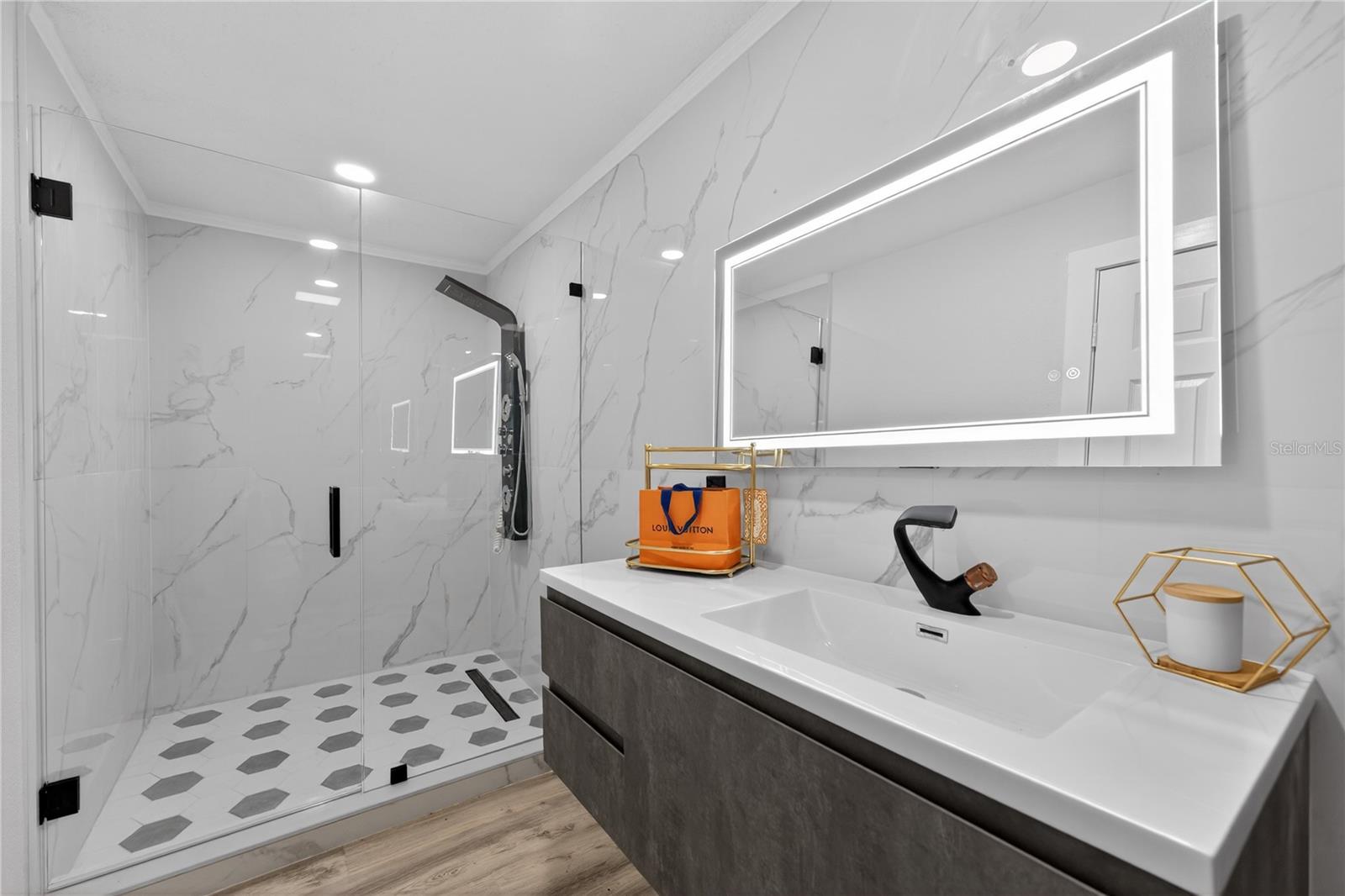 Image 46 of 58 For 305 Sweetwater Club Circle