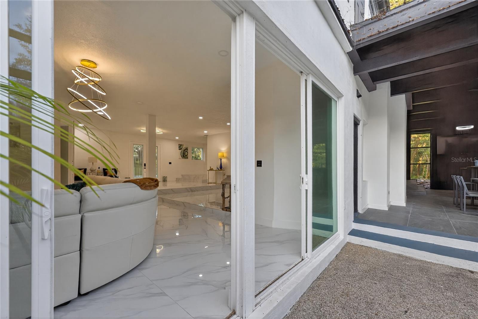 Image 9 of 58 For 305 Sweetwater Club Circle