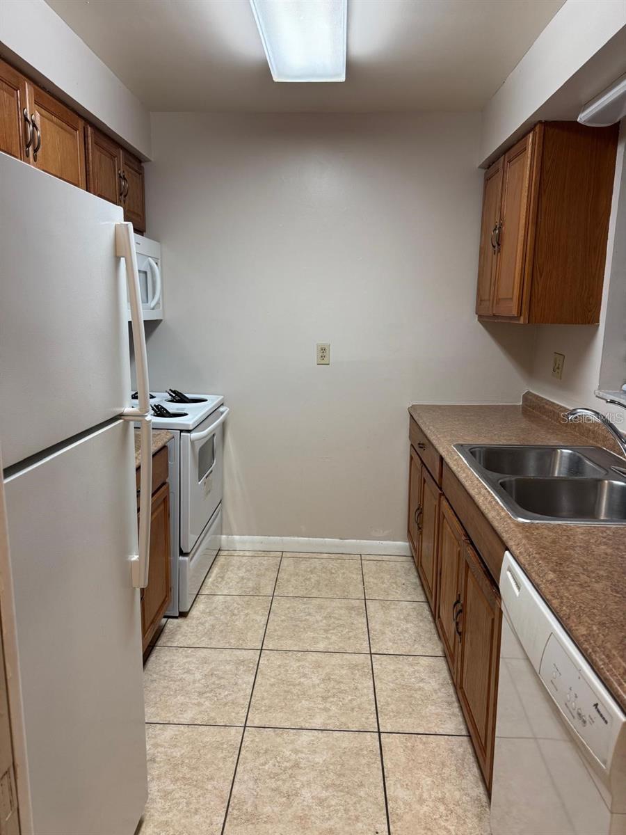 Image 37 of 47 For 2050 Oleander Boulevard #5-202 #10