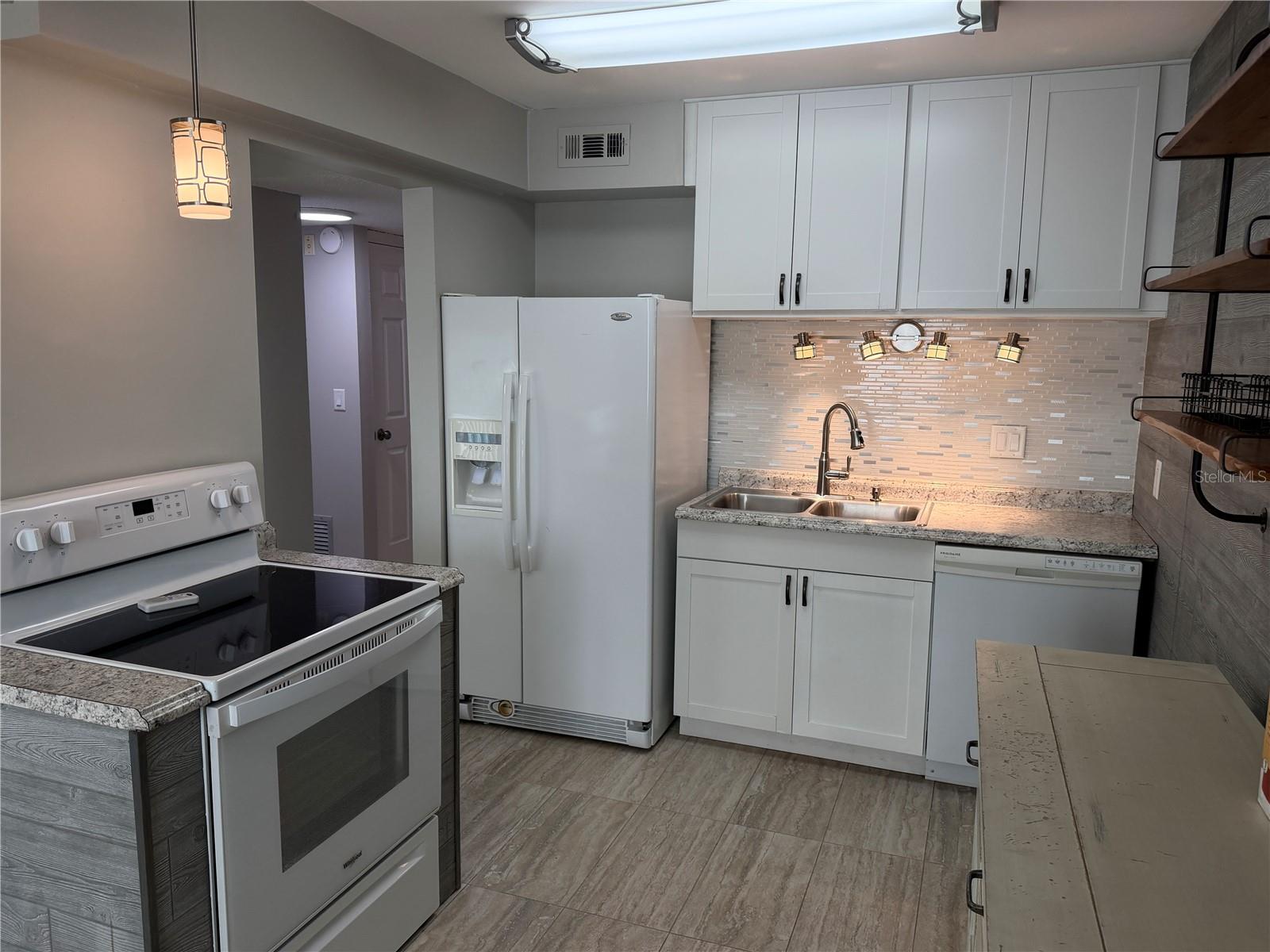 Image 6 of 19 For 1000 Lake Of The Woods Boulevard 101f