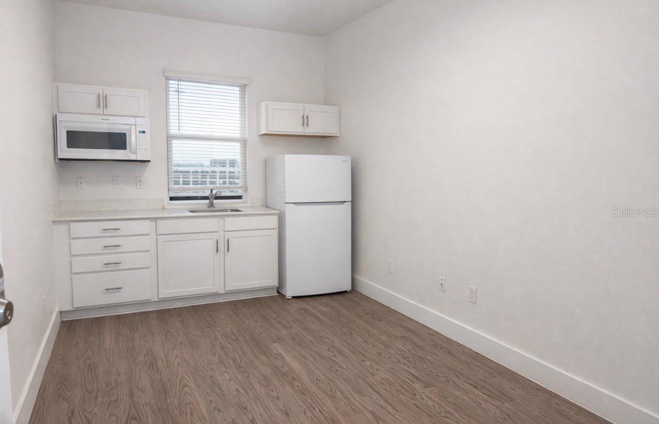 Image 2 of 18 For 13025a Michael Callin Alley