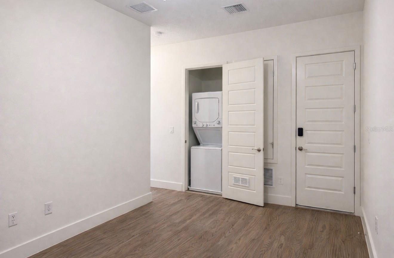 Image 4 of 18 For 13025a Michael Callin Alley