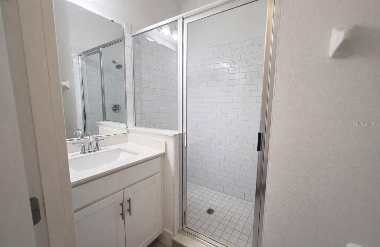 Image 6 of 18 For 13025a Michael Callin Alley