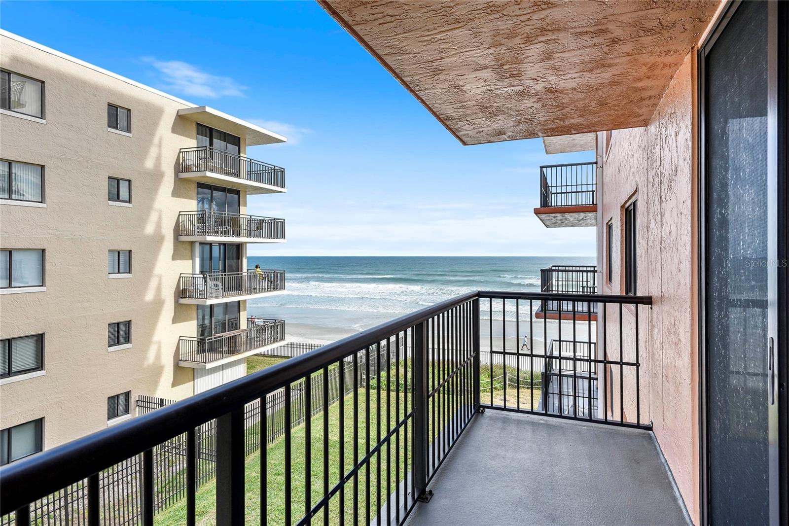 Image 27 of 40 For 4141 Atlantic Avenue 309