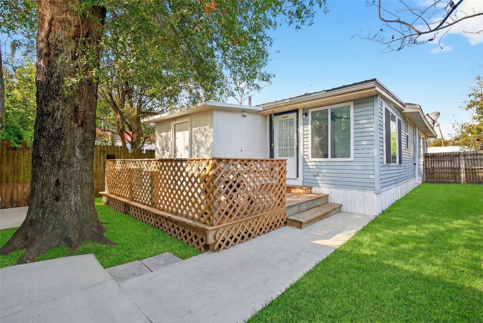 Image 26 of 30 For 1110 Fort King Street