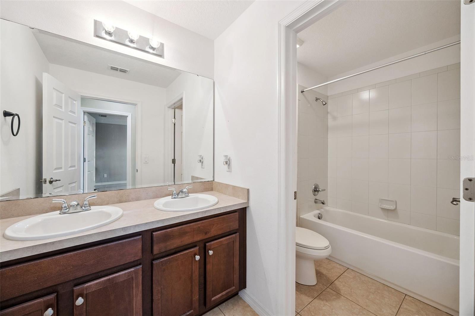 Image 15 of 57 For 964 Galway Boulevard