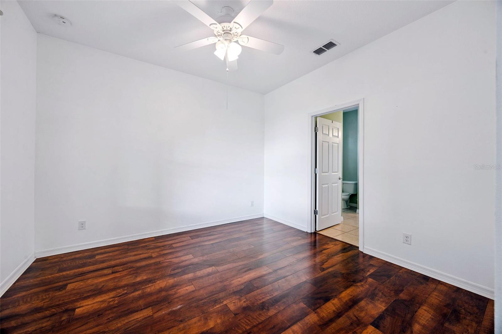 Image 22 of 57 For 964 Galway Boulevard