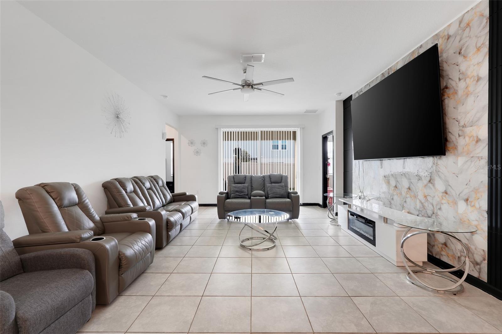 Image 14 of 33 For 1052 Holden Way