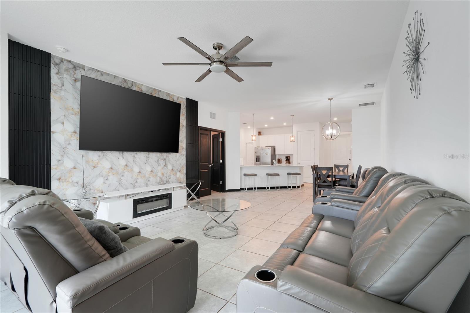 Image 16 of 33 For 1052 Holden Way