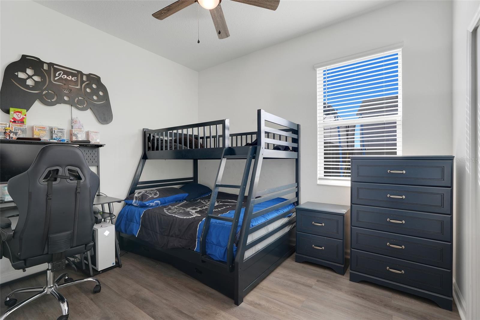 Image 17 of 33 For 1052 Holden Way