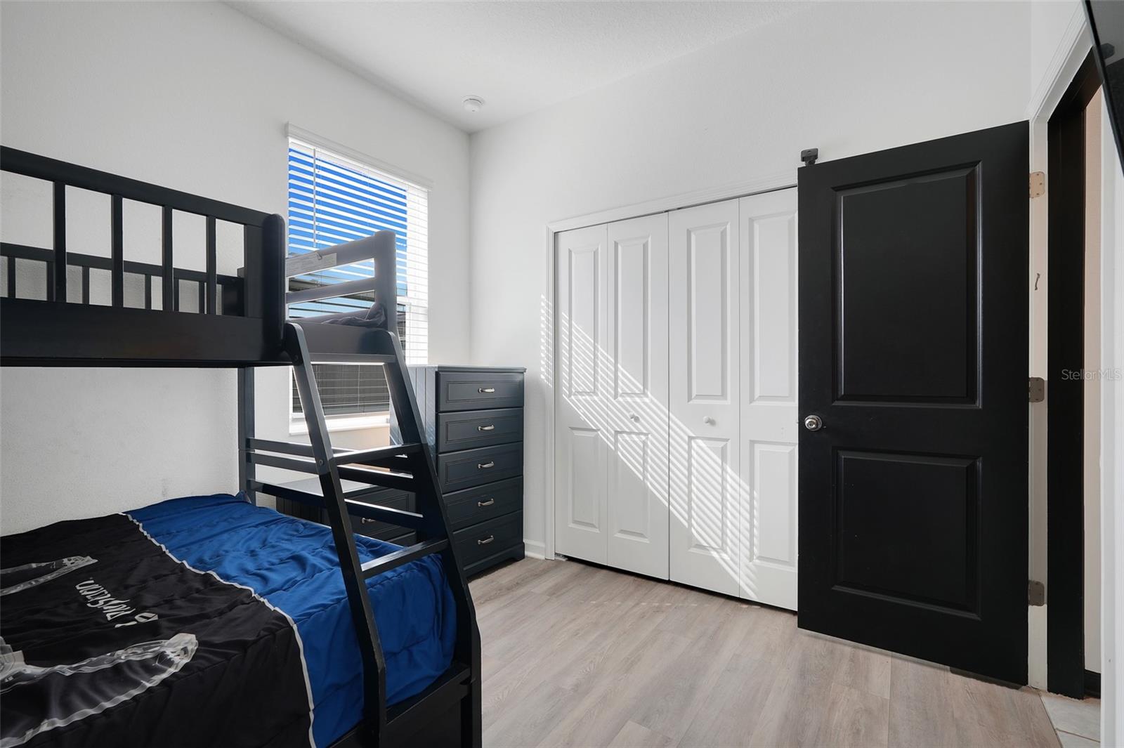 Image 18 of 33 For 1052 Holden Way