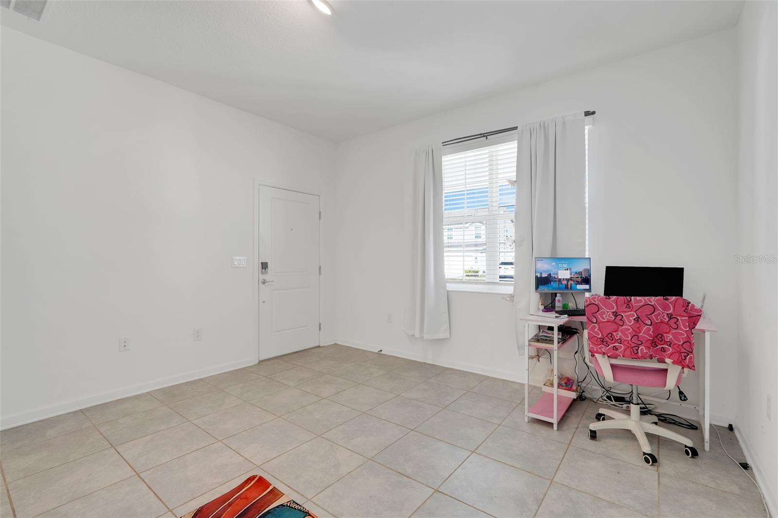 Image 24 of 33 For 1052 Holden Way