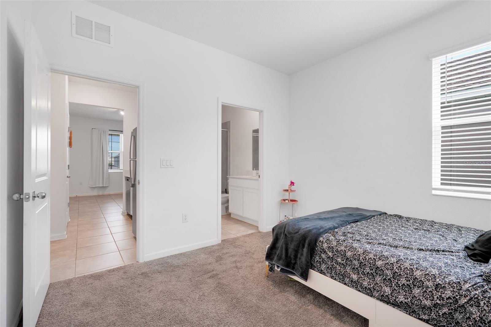 Image 28 of 33 For 1052 Holden Way