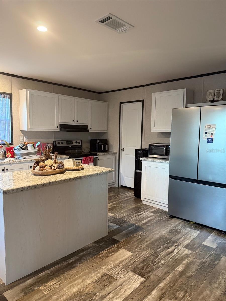 Image 4 of 8 For 4425 Mobilaire Drive