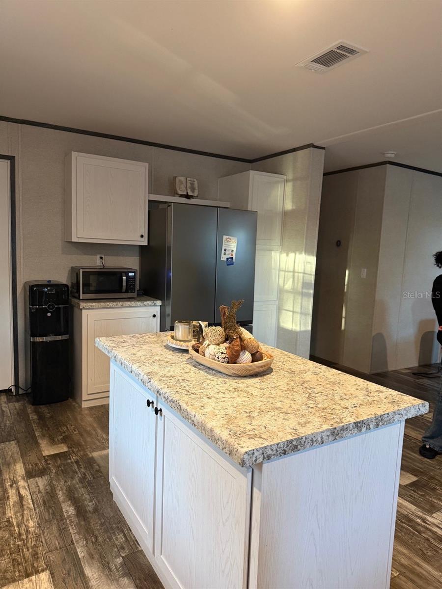 Image 5 of 8 For 4425 Mobilaire Drive