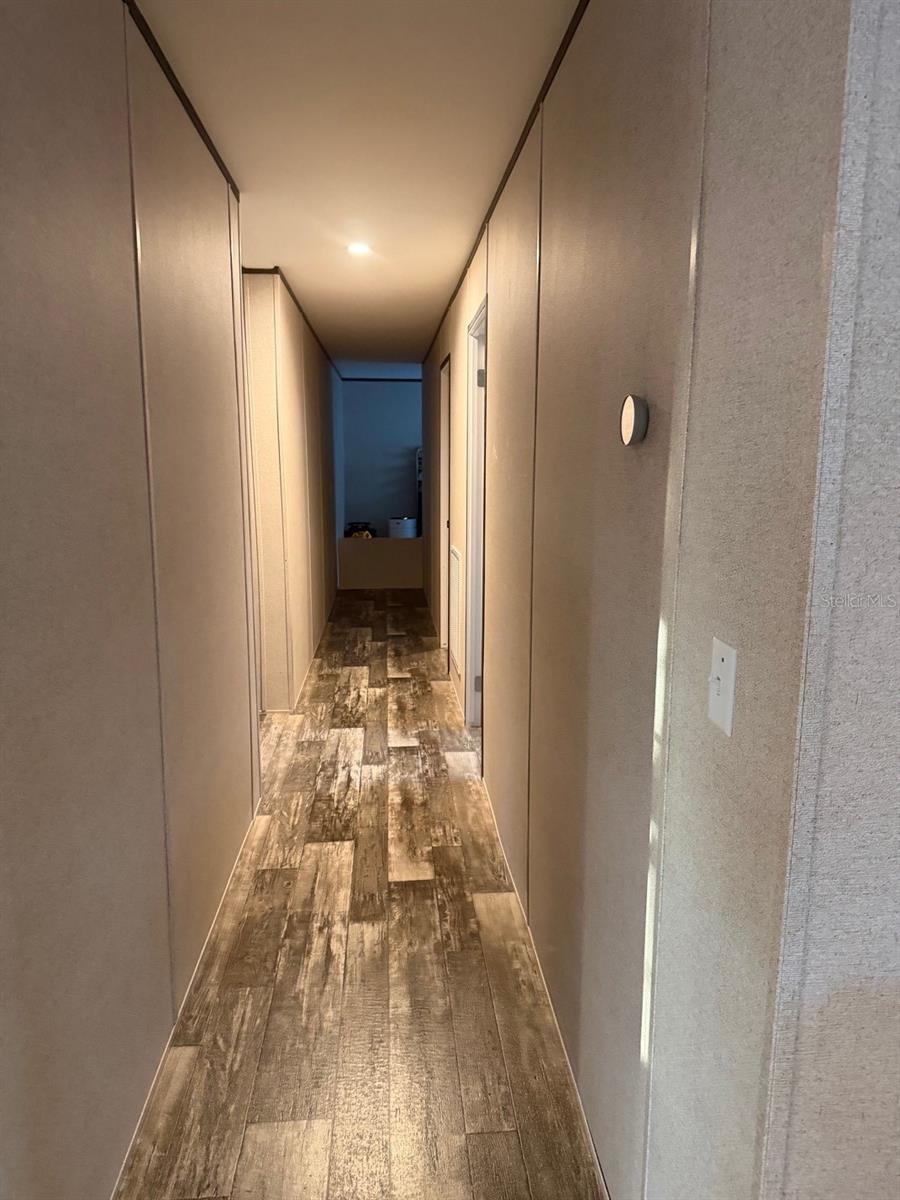 Image 6 of 8 For 4425 Mobilaire Drive