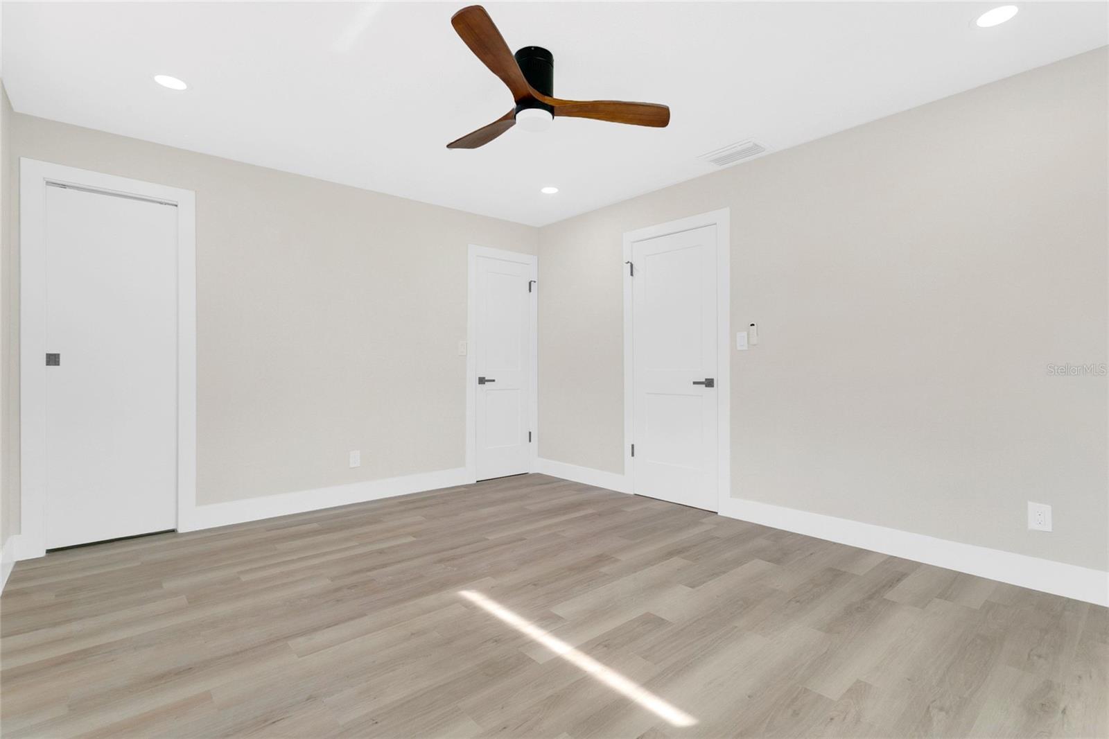 Image 17 of 34 For 330 Elkhorn Court