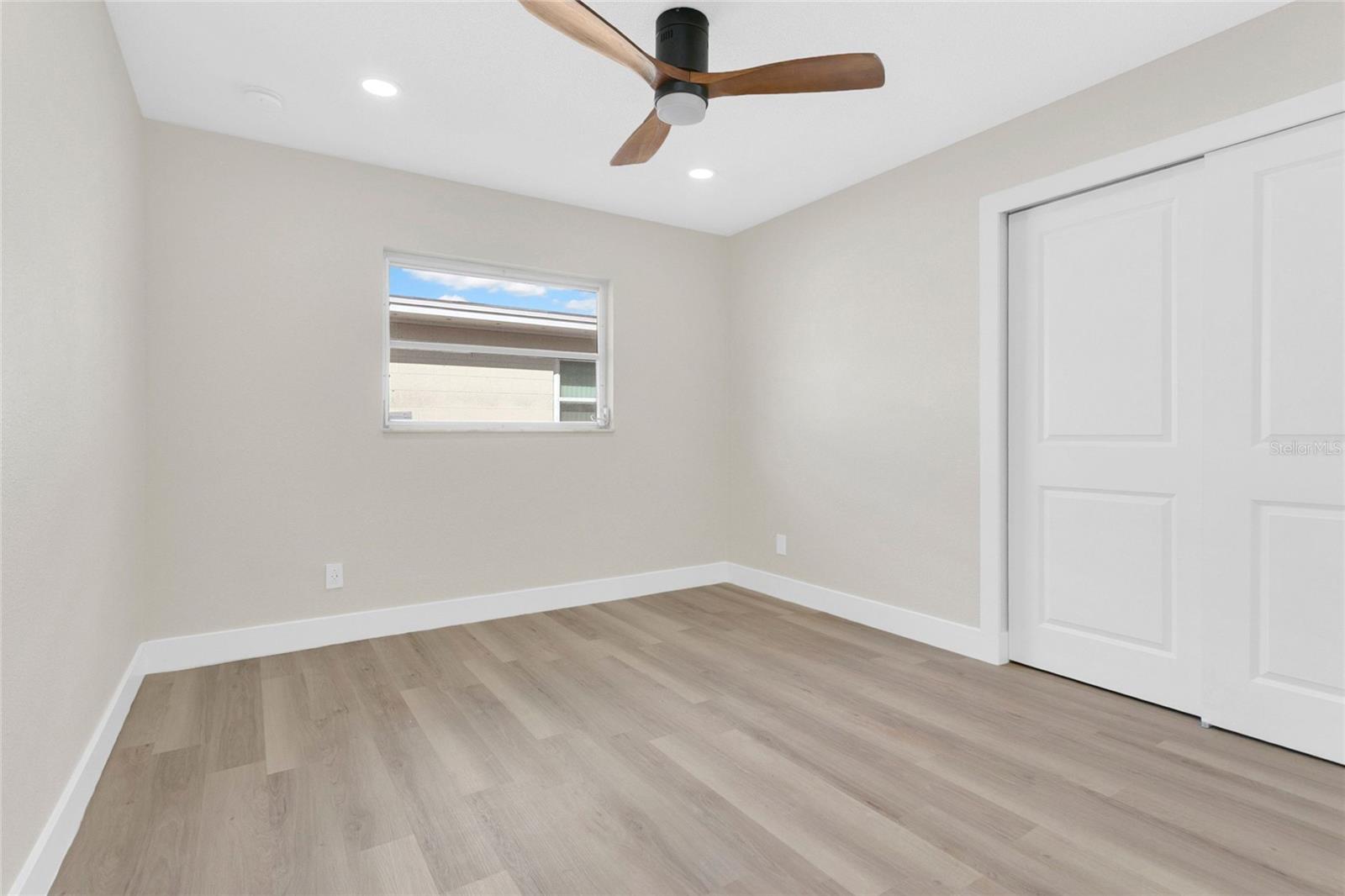 Image 21 of 34 For 330 Elkhorn Court