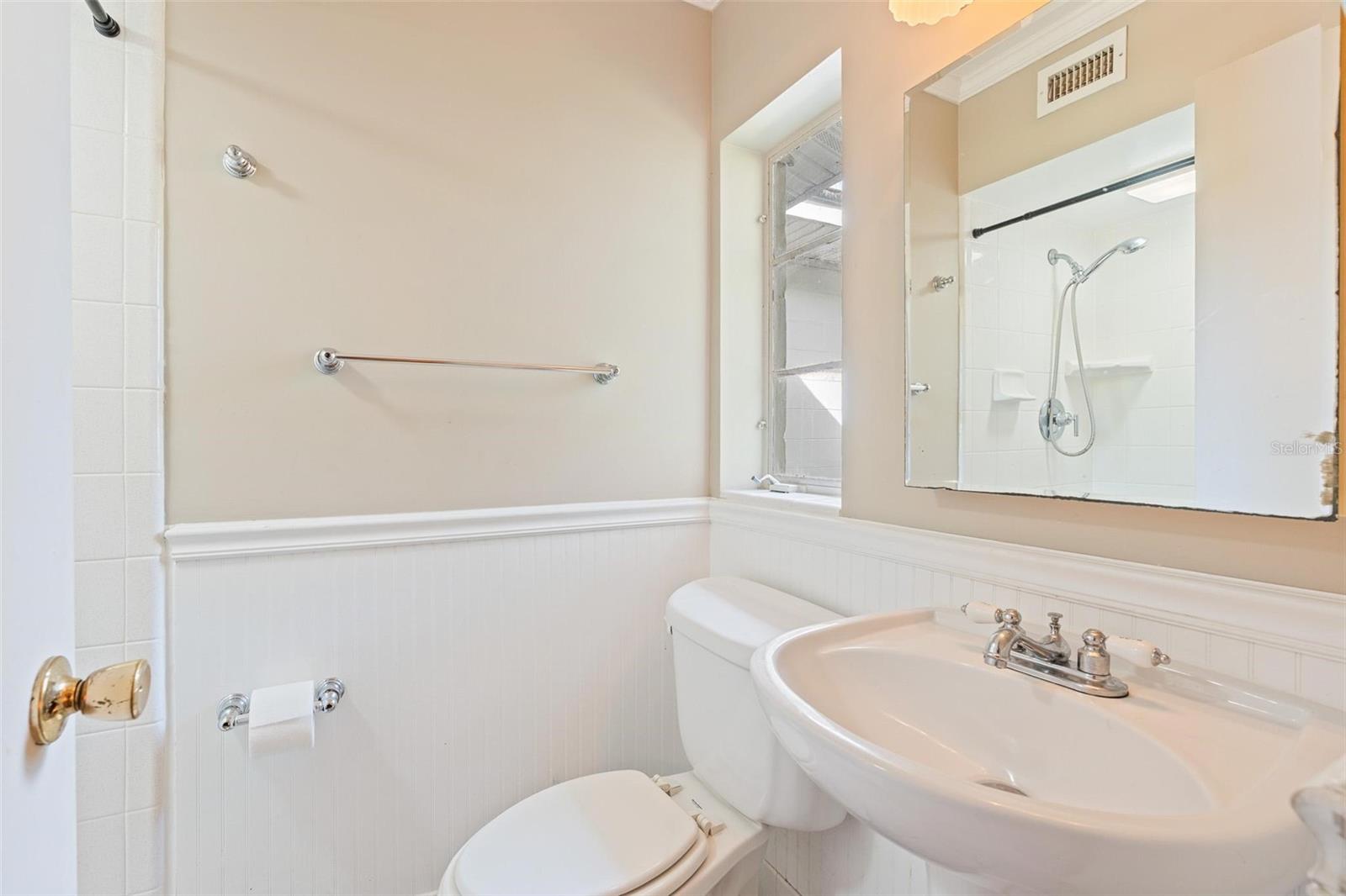 Image 11 of 33 For 1617 Campbell Avenue