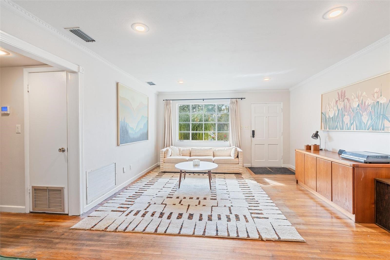 Image 4 of 33 For 1617 Campbell Avenue