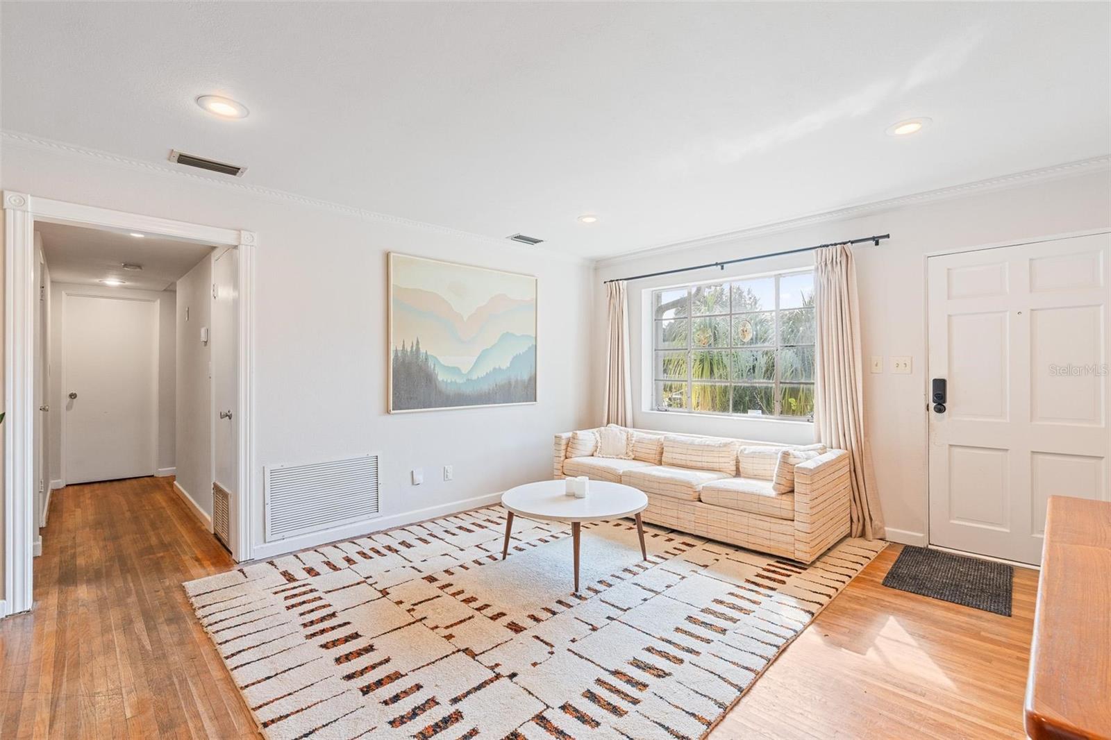 Image 5 of 33 For 1617 Campbell Avenue