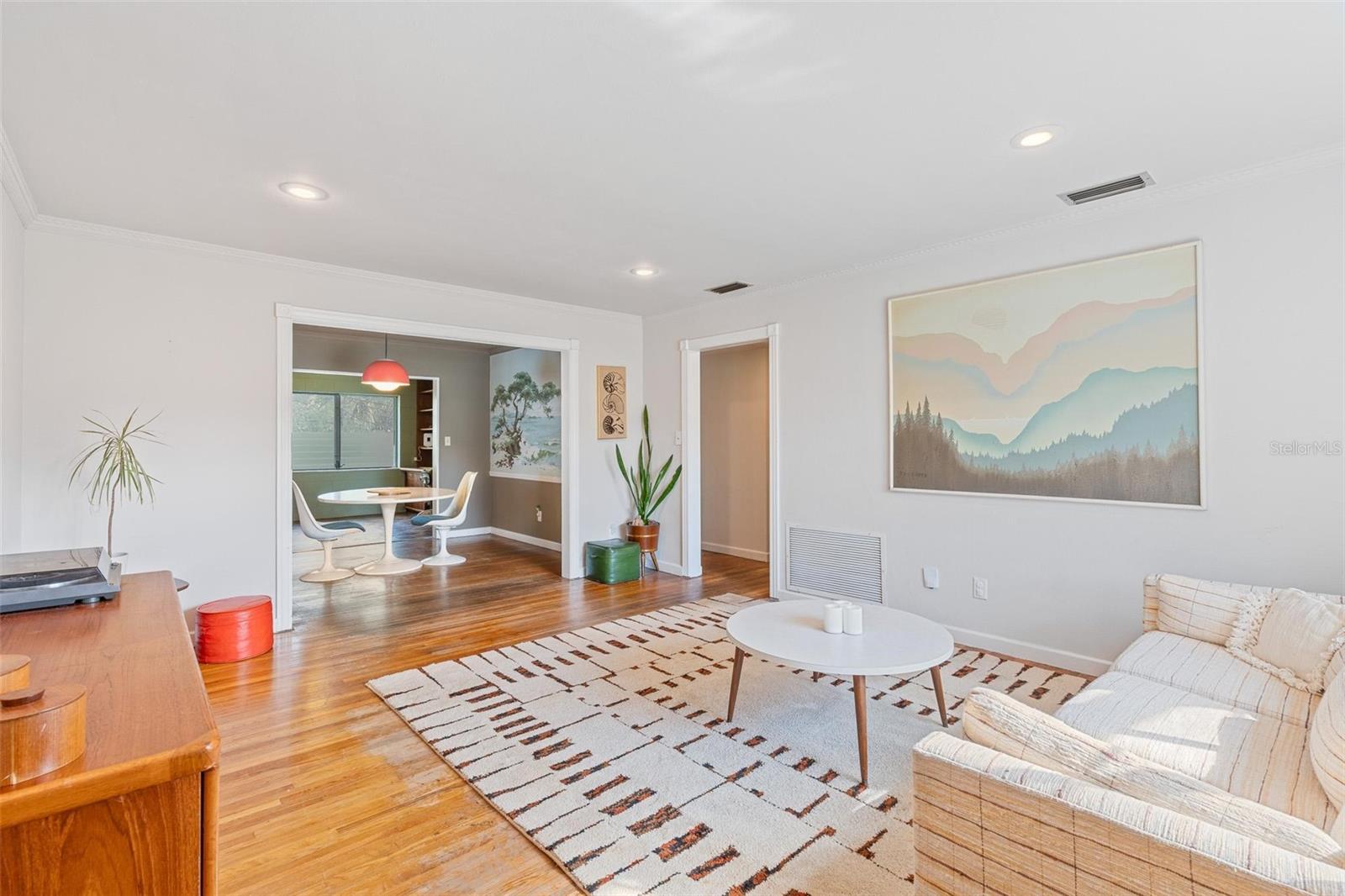 Image 6 of 33 For 1617 Campbell Avenue