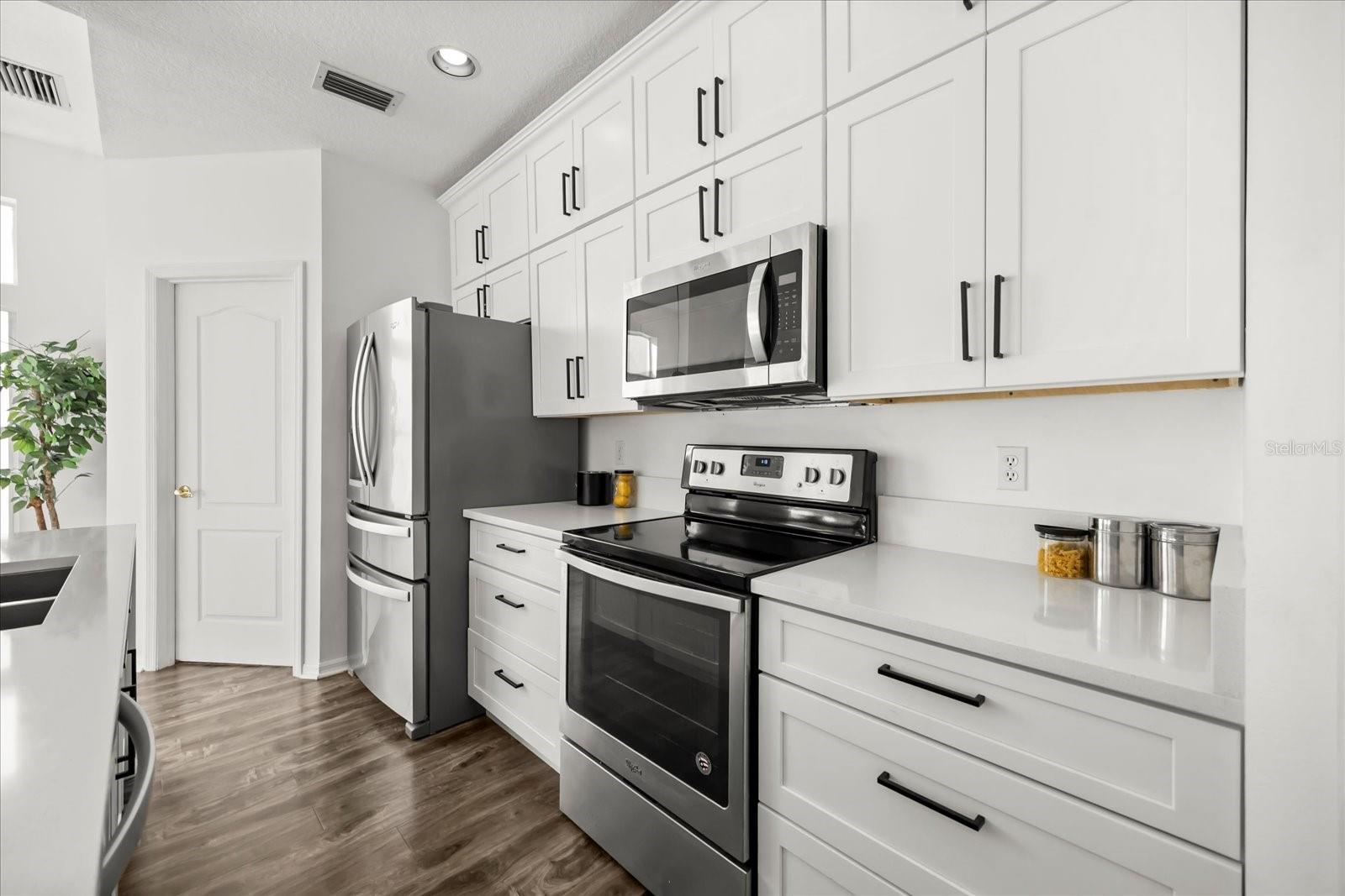 Image 13 of 38 For 220 Wimbledon Circle