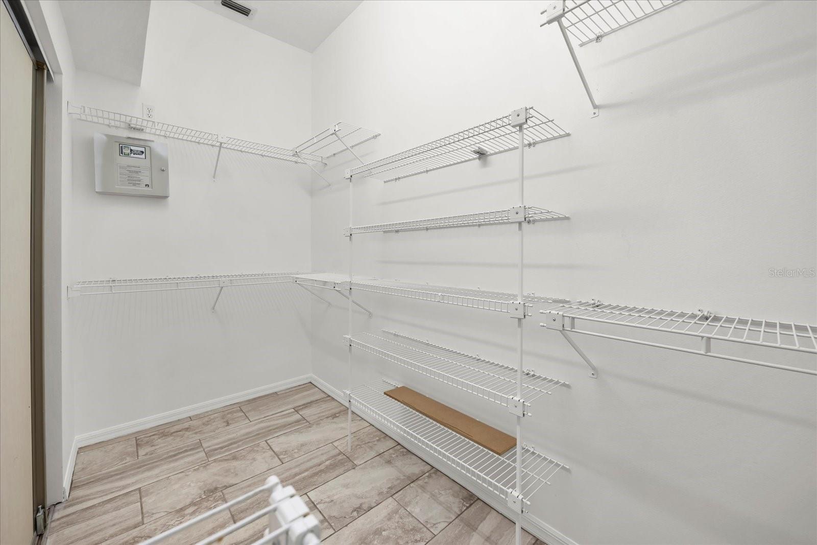 Image 20 of 38 For 220 Wimbledon Circle