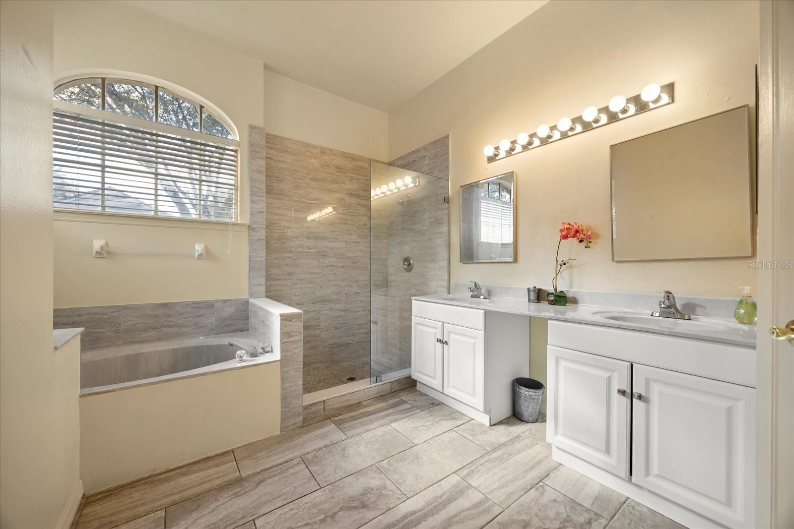 Image 21 of 38 For 220 Wimbledon Circle