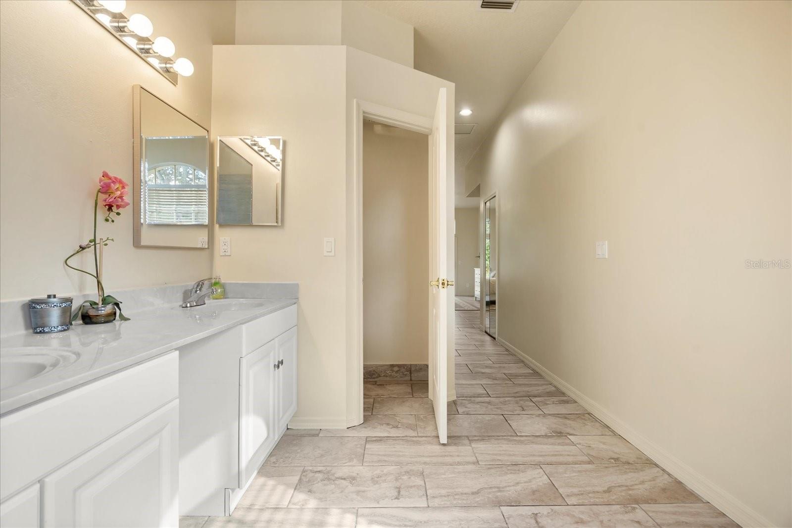 Image 23 of 38 For 220 Wimbledon Circle