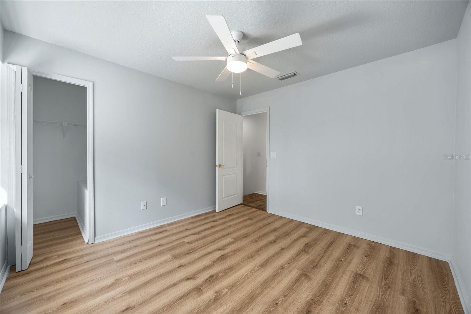 Image 24 of 38 For 220 Wimbledon Circle