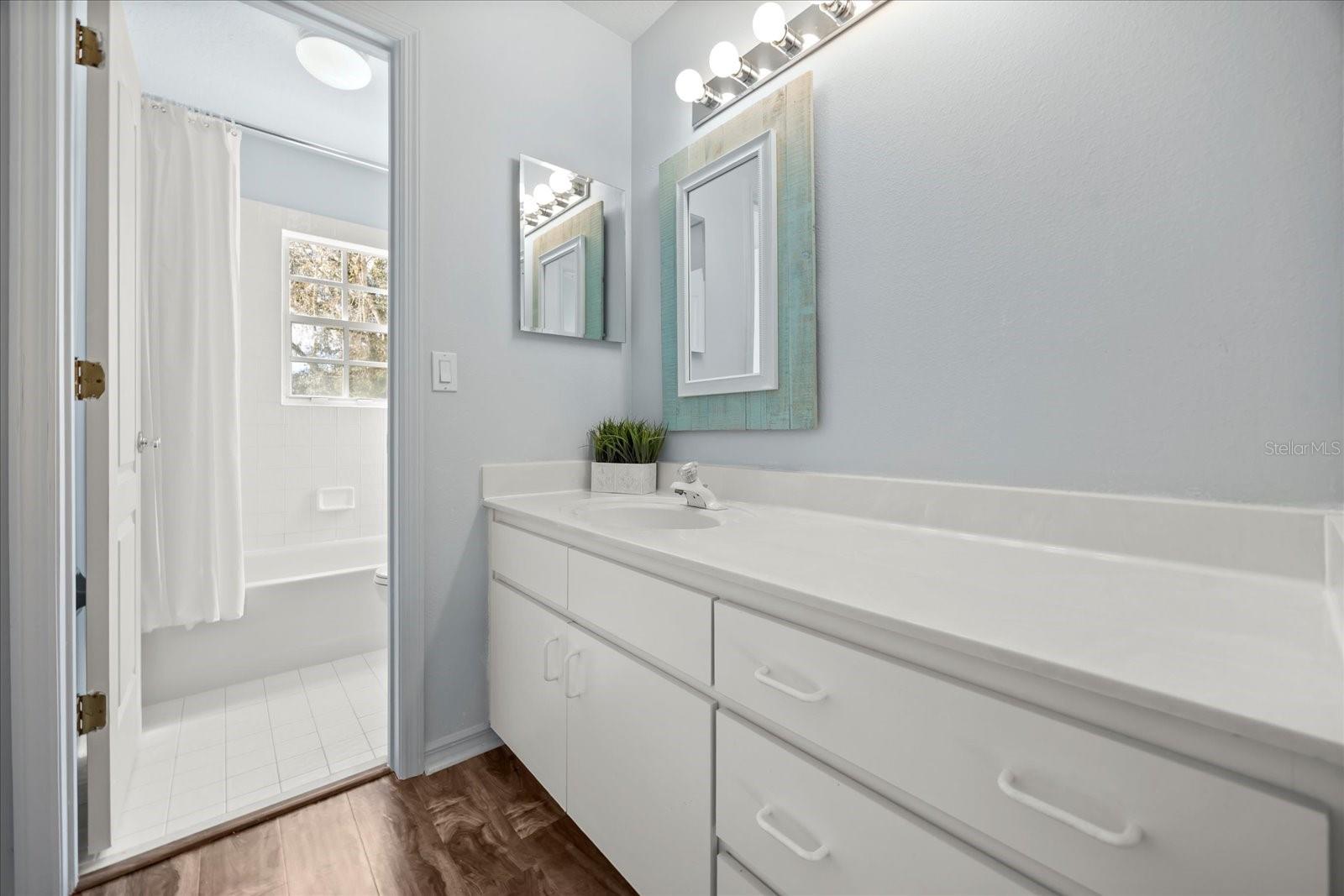 Image 26 of 38 For 220 Wimbledon Circle