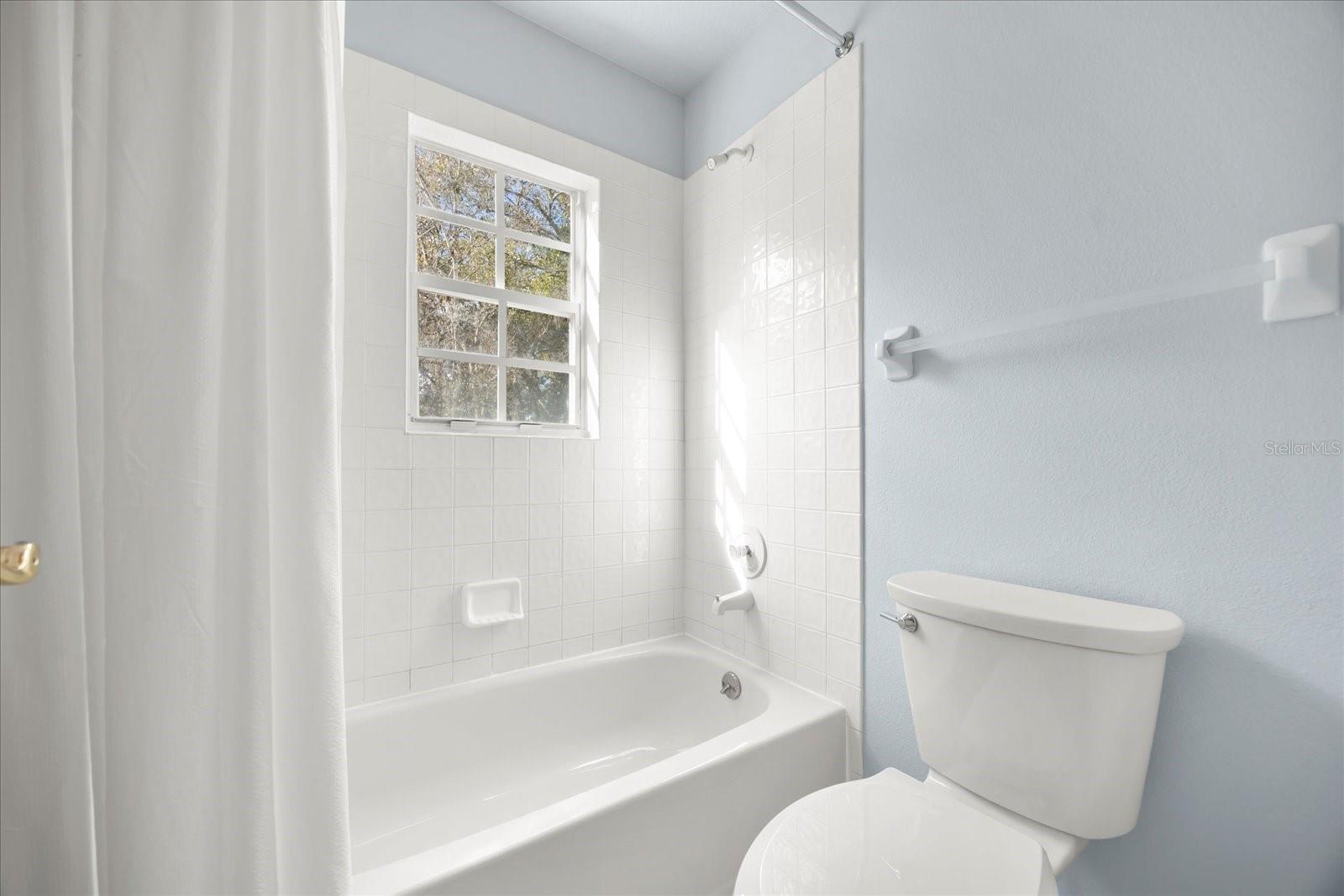 Image 27 of 38 For 220 Wimbledon Circle