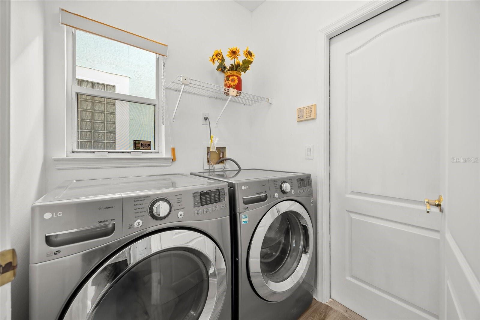 Image 33 of 38 For 220 Wimbledon Circle