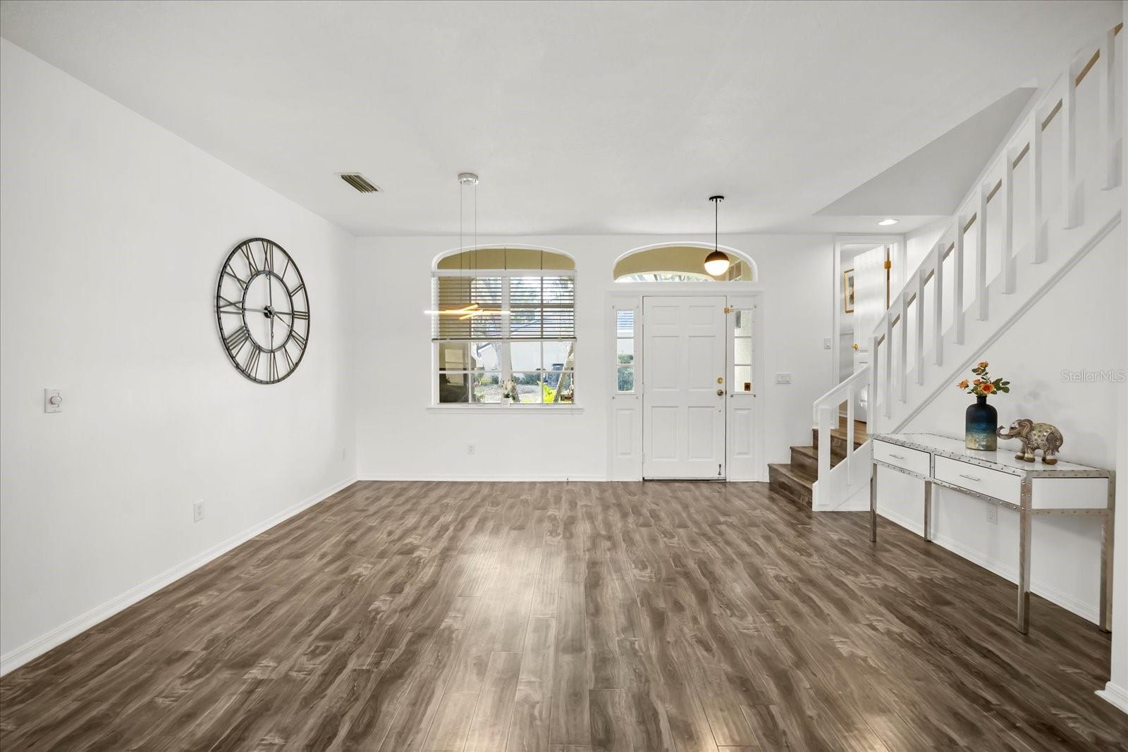 Image 5 of 38 For 220 Wimbledon Circle