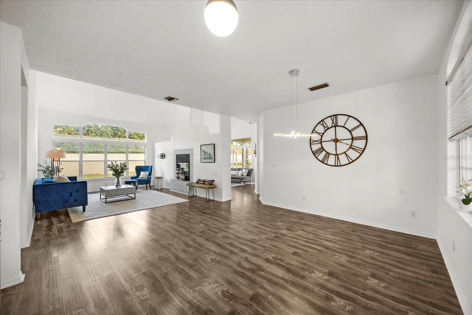 Image 6 of 38 For 220 Wimbledon Circle