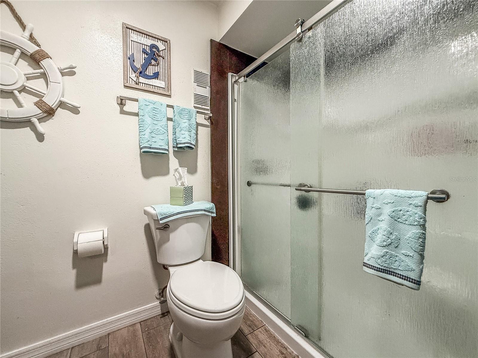 Image 21 of 42 For 1428 Oak Place G