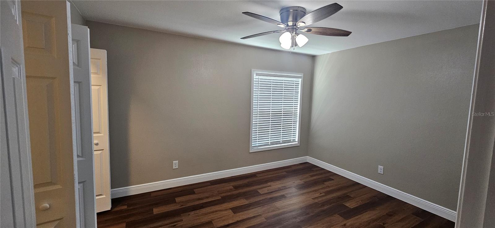 Image 13 of 21 For 606 Casa Park A Court