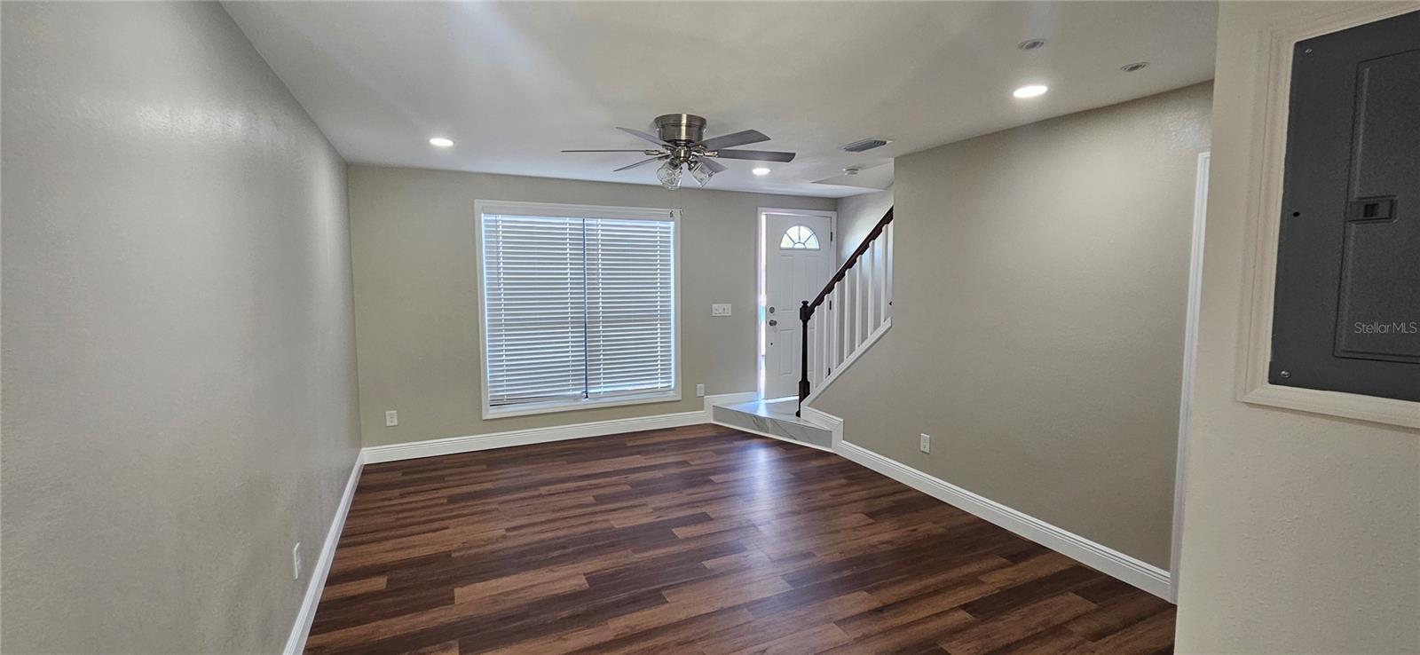 Image 4 of 21 For 606 Casa Park A Court