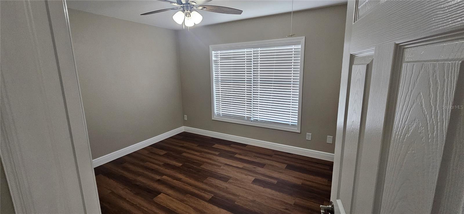 Image 9 of 21 For 606 Casa Park A Court