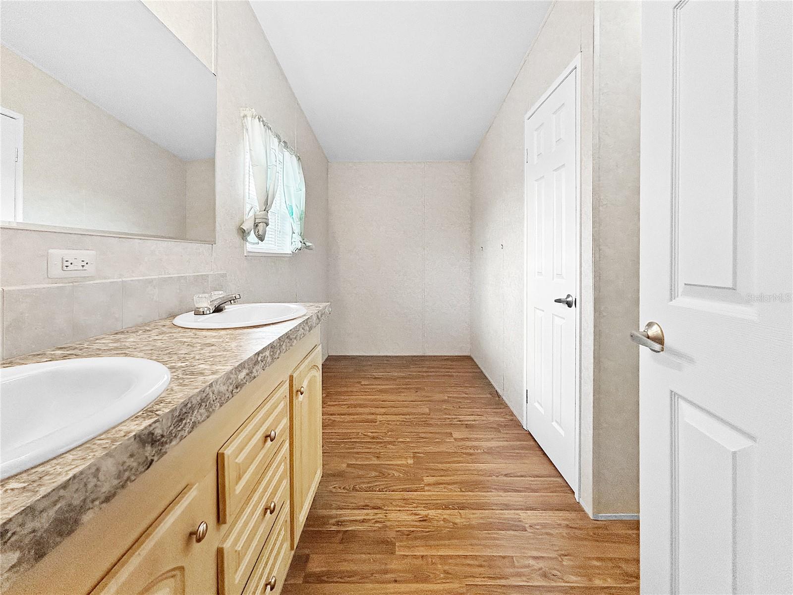 Image 12 of 38 For 1507 Caribbean Road