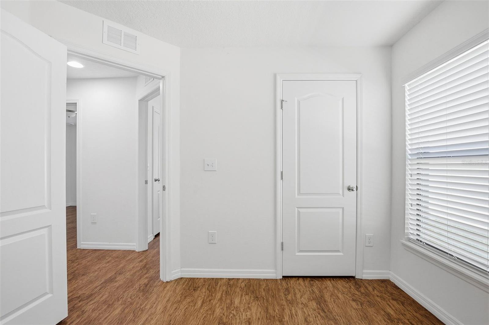 Image 10 of 37 For 906 Wynnmere Walk Avenue