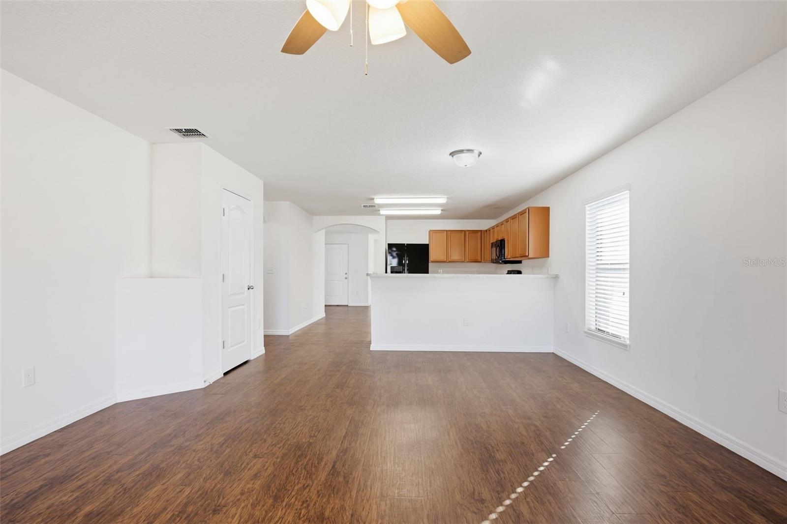 Image 16 of 37 For 906 Wynnmere Walk Avenue