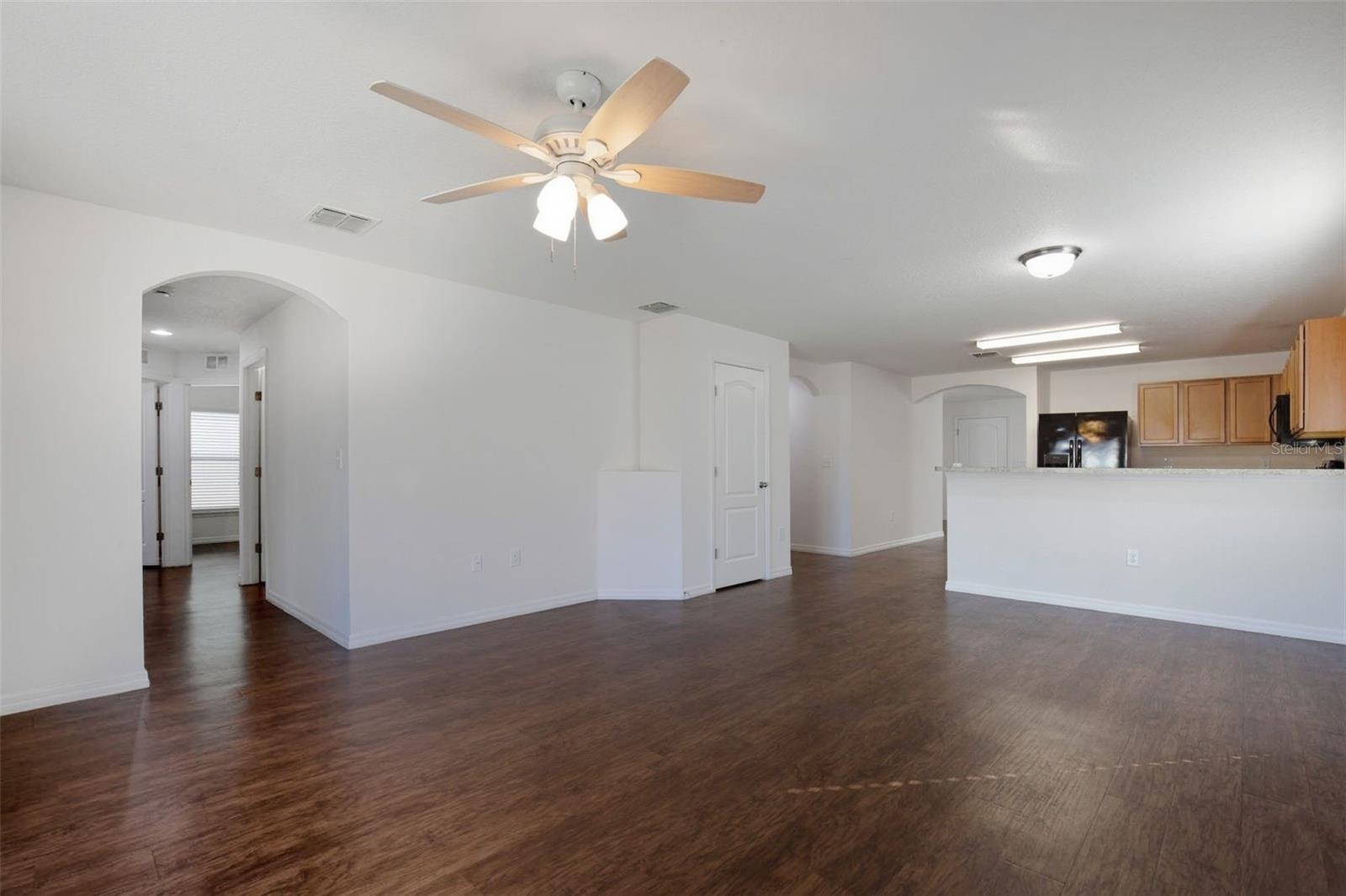 Image 17 of 37 For 906 Wynnmere Walk Avenue