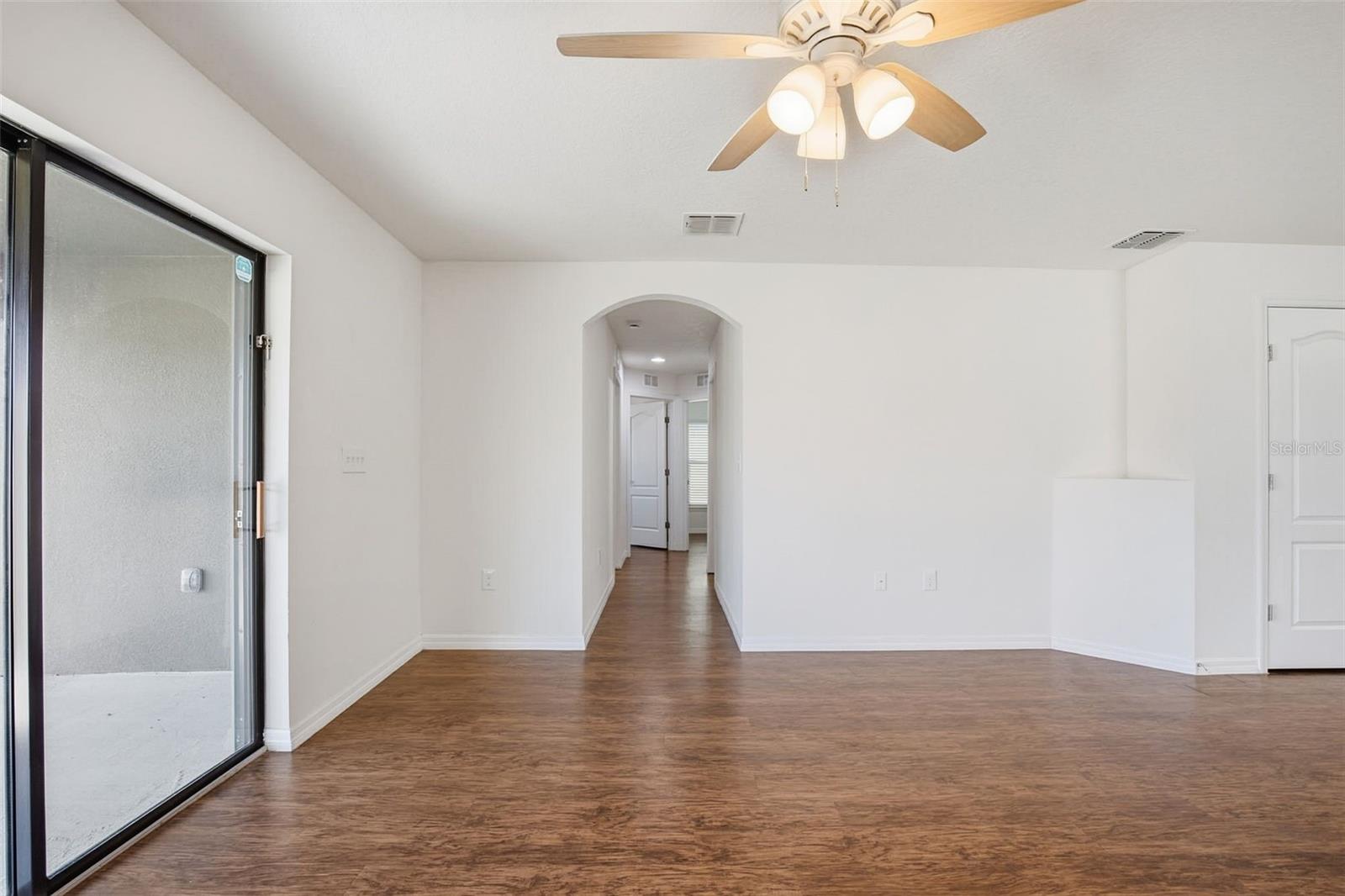 Image 18 of 37 For 906 Wynnmere Walk Avenue