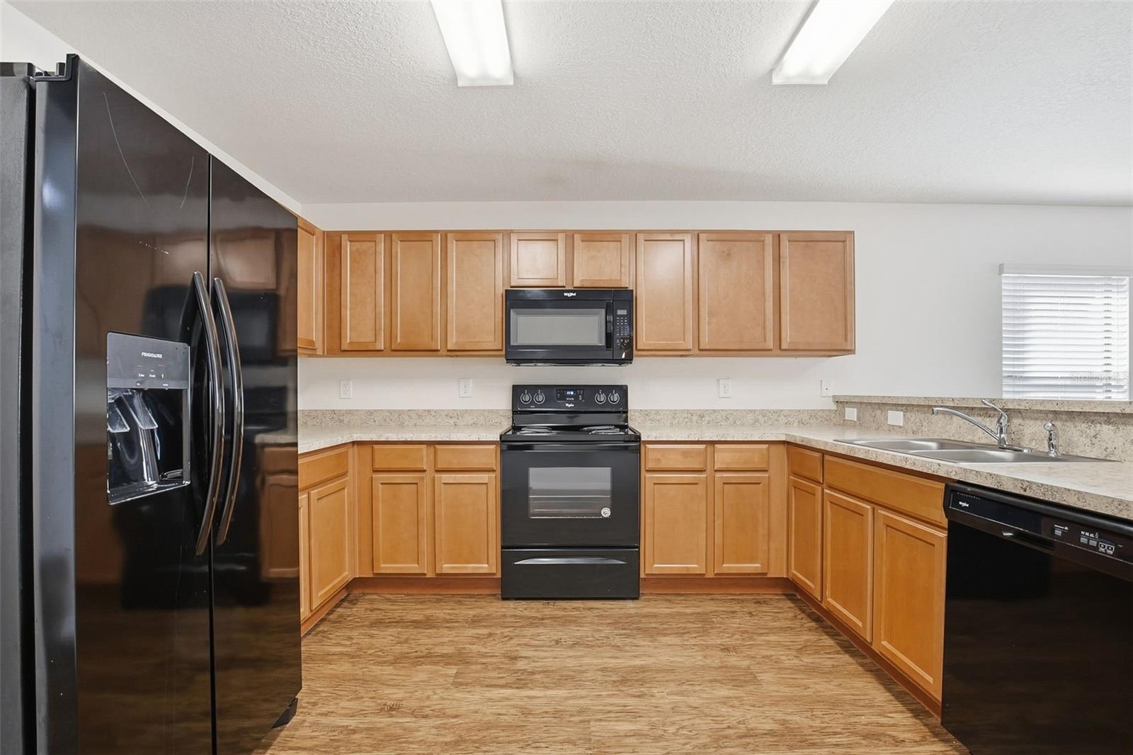 Image 19 of 37 For 906 Wynnmere Walk Avenue